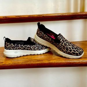 Women's Sketchers Air Cooles Goga Mat shoes size 8